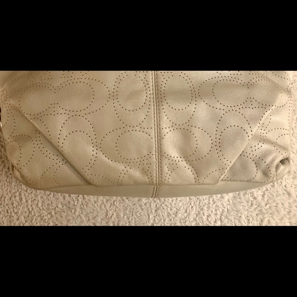 Coach Leather Logo Shoulder Bag in Pearled grey - Picture 4 of 16